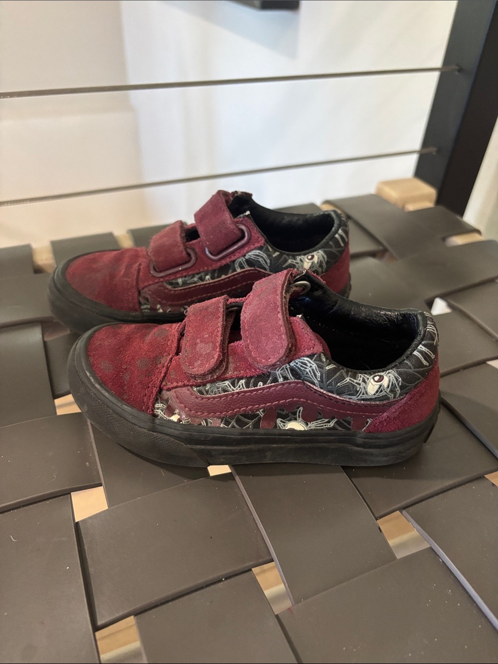 Vans boys Burgundy Velcro Skate Sneakers with Black Trim boys10.5